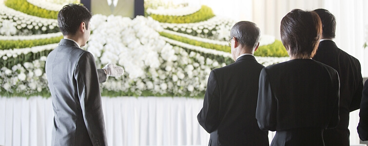 社葬の案内の手順