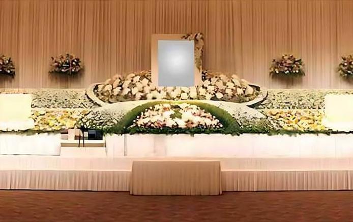 祭壇・遺影・メモリアル<br class='sp'>コーナーの準備