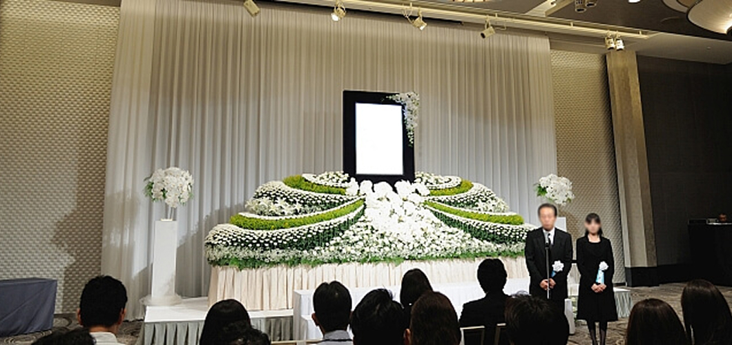 お別れの会とは？葬儀との違い・参列マナー