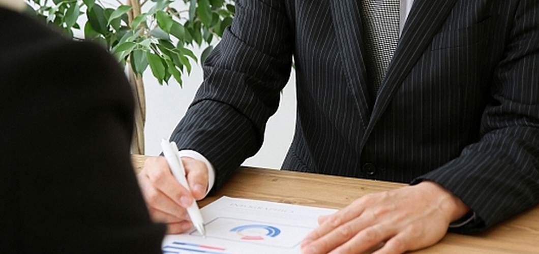 社葬と合同葬の違い｜主催・費用・時期を比較（社葬と合同葬の違い）