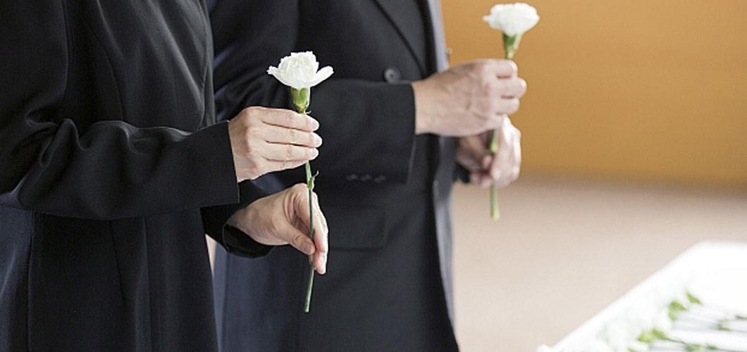 合同葬の葬儀委員長は必要？役割と喪主との関係