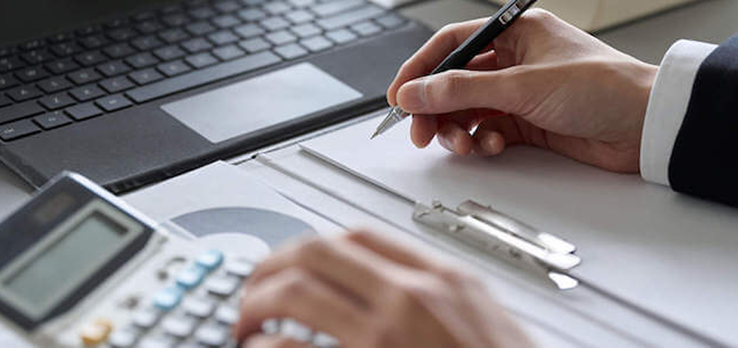 社葬の費用と見積の全相場｜項目別費用表でわかる内訳と比較ポイント