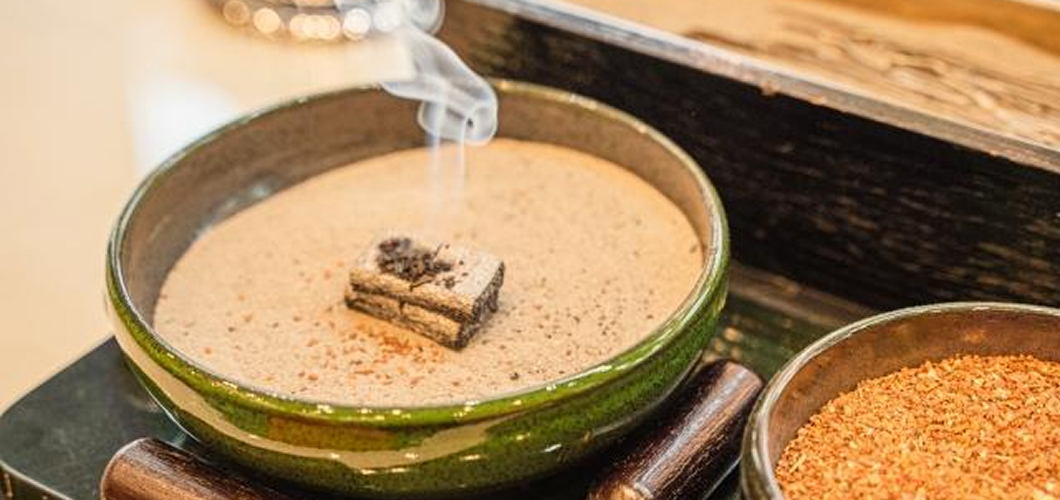 お焼香の作法｜意味・回数・タイプ別のマナー解説