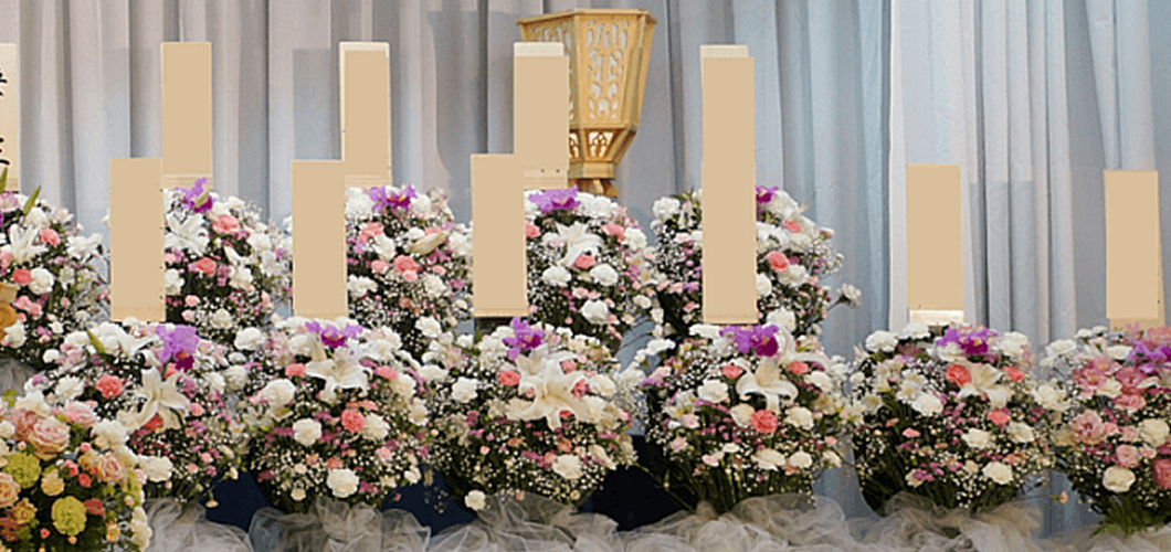 供花の並び順と芳名板の配置マナー