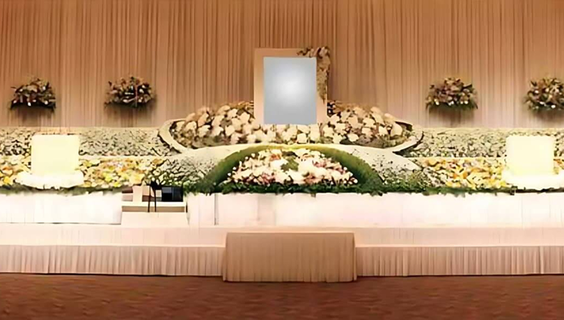 あたたかく見送る生花祭壇