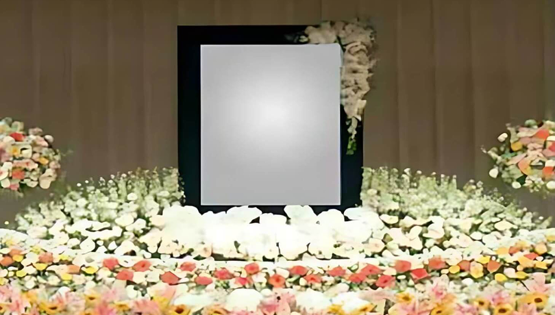 故人の好きなお花をあしらった遺影