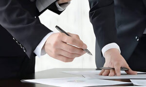 社葬の社内通達｜内容例とポイント