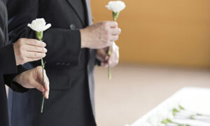 合同葬の葬儀委員長は必要？役割と喪主との関係