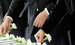 キリスト教の参列マナー｜献花と香典袋の書き方