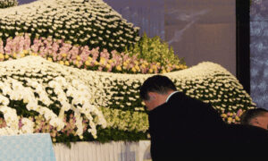 代表者がお別れの会に参列できない場合の対応と弔電マナー