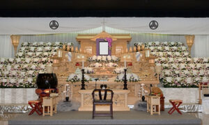 社葬での供花について｜辞退・受付・名札の扱い