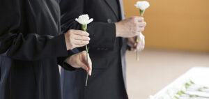 「お別れの会」の服装マナー｜平服指定時の装いと基本ルール