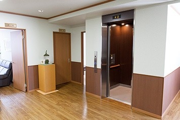 バリアフリーのエレベーター